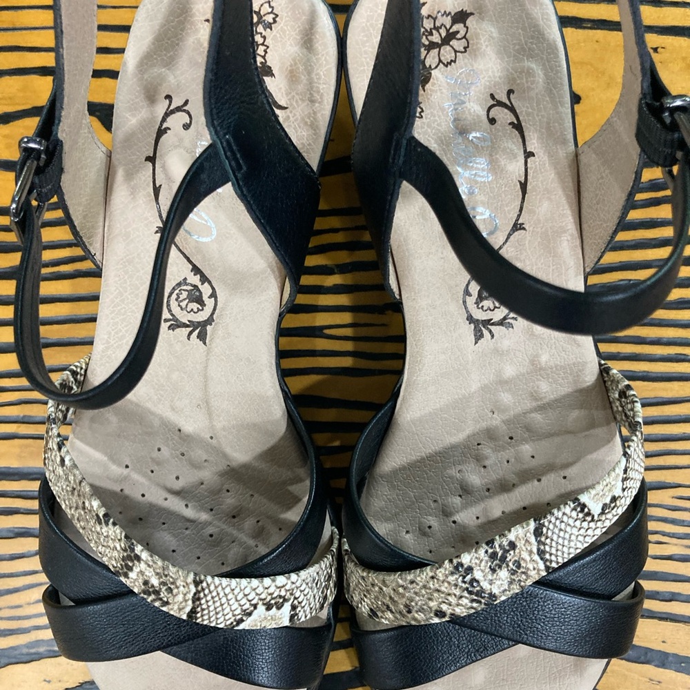 Michelle D women’s Sz 7 strappy black/snake print uppers with wedge heel